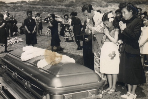 Hibari Misora at a funeral with Haruhisa Kawada and her mother (ddr-njpa-4-969)