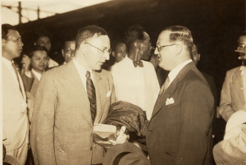Two men speaking to each other (ddr-njpa-1-1458)
