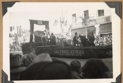 Las Vegas parade float (ddr-densho-542-45)