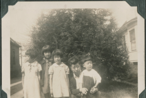 Gentaro Takahashi with four children (ddr-densho-355-558)
