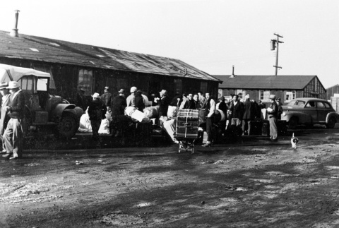 Japanese Americans with baggage (ddr-densho-37-115)
