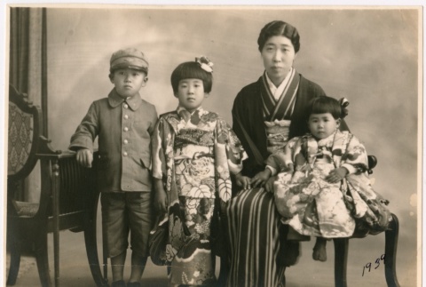 Portrait of Japanese family (ddr-densho-325-203)