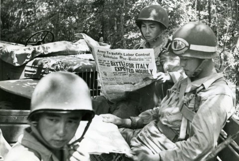Soldiers reading newspapers (ddr-densho-22-491)