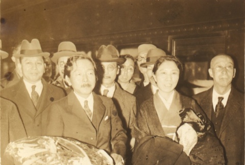 Kosetsu Nosu and his wife being welcomed at Tokyo Station (ddr-njpa-4-1523)