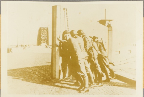 Photograph of Dutch soldiers (ddr-njpa-13-22)