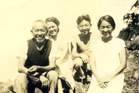 Family photograph (ddr-densho-22-153)
