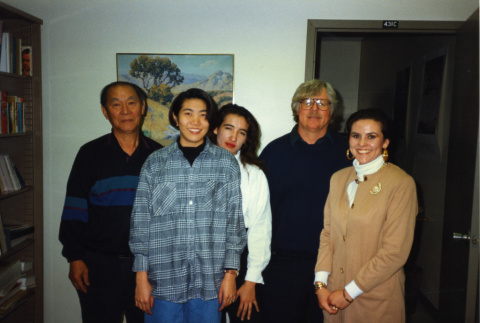 [Group photograph of former Manzanar incarceree, students, and Arthur A. Hansen at the Cal State Fullerton's Center for Oral and Public History (COPH)] (ddr-csujad-29-313)