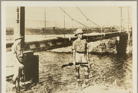 British soldiers standing sentry at a bridge (ddr-njpa-13-1480)