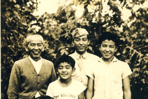 Yanamura Family (ddr-densho-22-156)