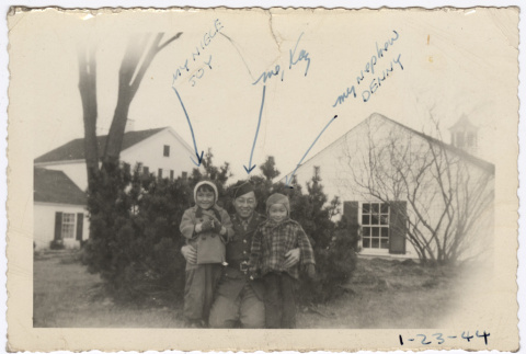 Kay with his niece and nephew (ddr-densho-433-1018)