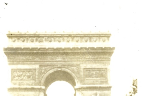 Soldiers in front of the Arc de Triomphe (ddr-densho-22-287)