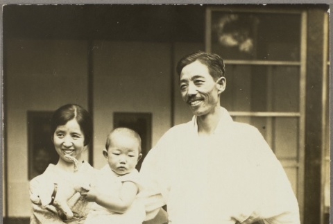 Shinji Fujii and family (ddr-njpa-5-1021)