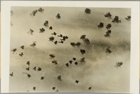 German planes flying under attack (ddr-njpa-13-873)