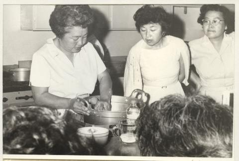 Dorothy Hiruse Demonstrates How to Make 