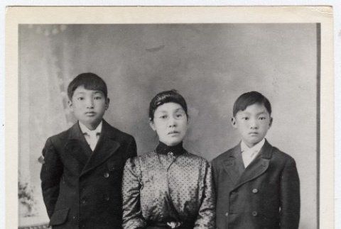 Miyo Iwakoshi McKinnon and her grandsons Max and Robert Takaki (ddr-densho-259-561)