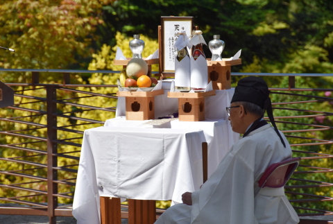 Rev. Yuasa of Konko Church at dedication of terrace overlook structure (ddr-densho-354-2261)