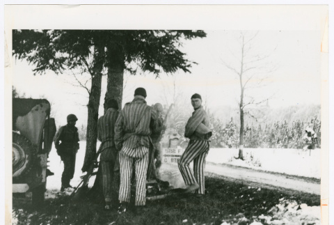 Dachau prisoners and American servicepeople (ddr-densho-1007-158)