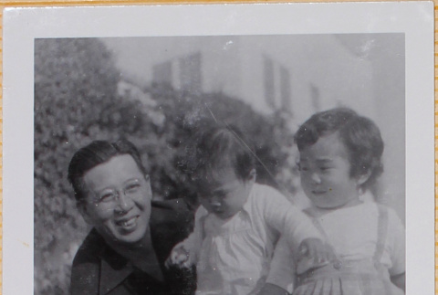 Man with Susan and Leslie Shiomi (ddr-densho-522-398)