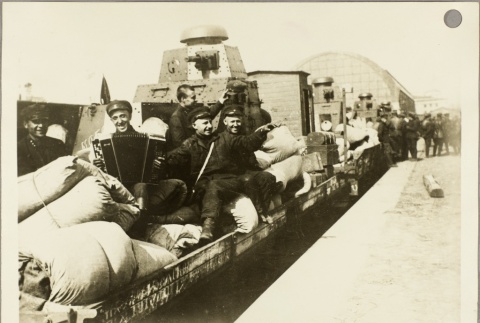 Soviet soldiers relaxing on a cargo train (ddr-njpa-13-446)