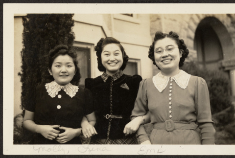 Group of three women (ddr-densho-287-29)