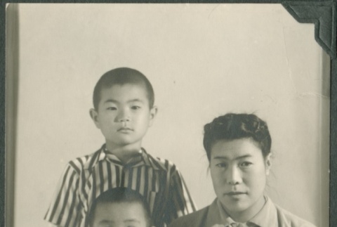 Family portrait (ddr-densho-328-246)