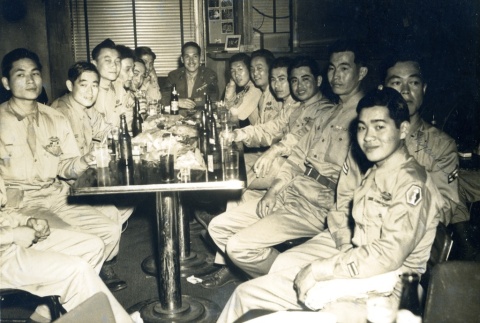 Soldiers eating at the Rainbow Club (ddr-densho-22-192)
