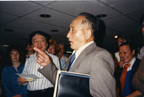 Harry Ueno speaking with William Hohri and Mine Okubo (ddr-csujad-29-294)