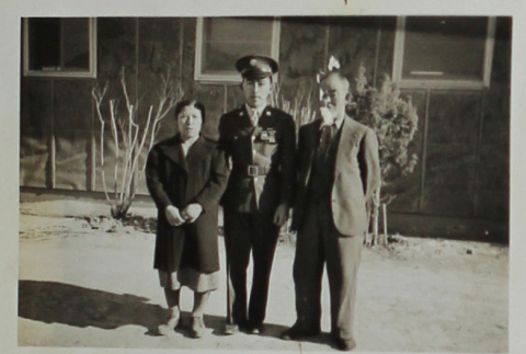 Yoshioka family in Topaz (ddr-densho-357-733)