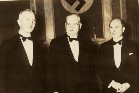From left to right: former Reich Minister of Economics, Hjalmar Schacht, former President Herbert Hoover, and U.S. Ambassador Hugh Wilson meeting in Berlin (ddr-njpa-1-606)
