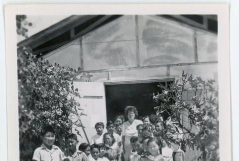 Students saying their final goodbye (ddr-densho-37-2125)