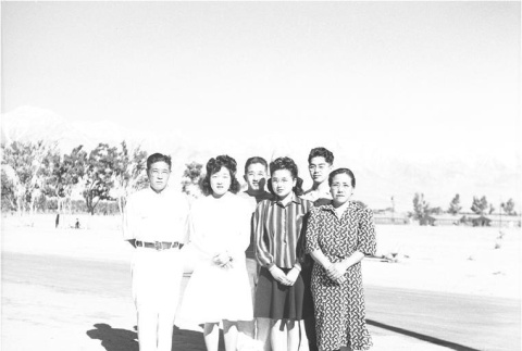 Group of Japanese Americans (ddr-densho-153-253)