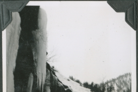 Icicles on rocks (ddr-ajah-2-310)