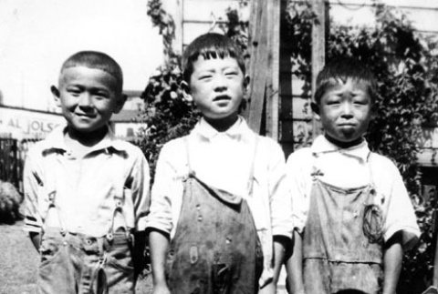 Children from Nihonmachi (ddr-densho-23-1)
