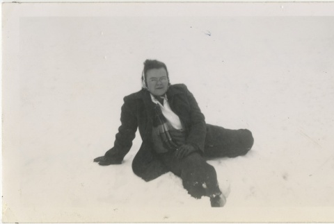 Women in the snow (ddr-manz-7-92)