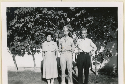 Frank Wada and parents (ddr-densho-37-1575)