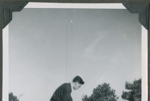 Bill Omoto golfing (ddr-densho-201-751)