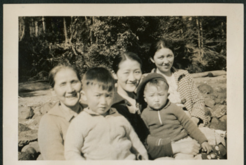 3 Generations of Japanese Americans at shore (ddr-densho-359-212)