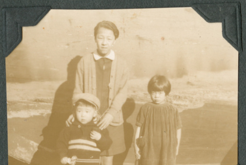 Robert Ohashi, Tomo Ohashi, and Irene Kimura (ddr-densho-442-228)