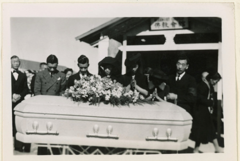 Mourners at George Ikenaga's funeral (ddr-densho-37-1334)