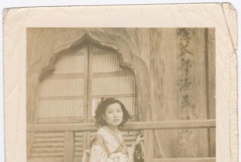 (Photograph) - Image of woman in kimono (ddr-densho-332-9-mezzanine-8bf4121bea)