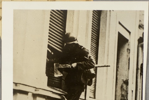 German soldiers breaking a window to enter a building (ddr-njpa-13-879)