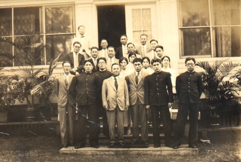 Group photograph of Kanekazu Okada, his wife, Waseda University wrestlers, and others (ddr-njpa-4-1988)