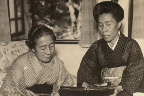 Hamako Matsudaira with her sister-in-law (ddr-njpa-4-804)