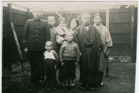 Photo of family (ddr-densho-355-116)
