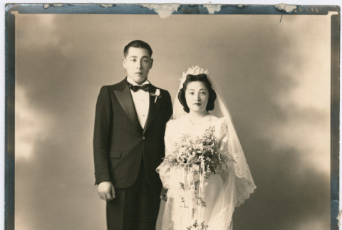 Wedding portrait of Nobuo Isomura and Mary Miki Nishimura (ddr-densho-474-136)