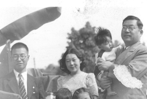 Japanese American family (ddr-densho-157-138)