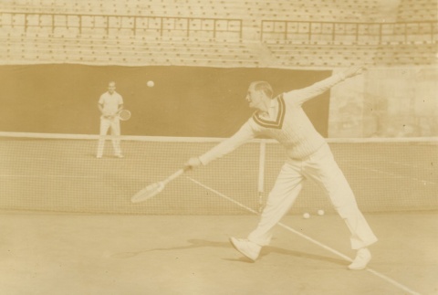 Gottfried von Cramm playing tennis (ddr-njpa-1-2348)