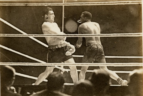 Boxing match between Primo Carnera and Larry Gains (ddr-njpa-1-102)