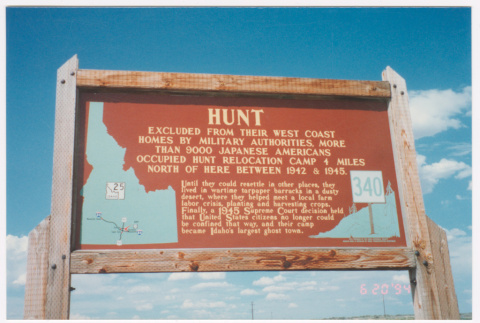 Photo of a sign for Hunt, Idaho (ddr-densho-483-15)