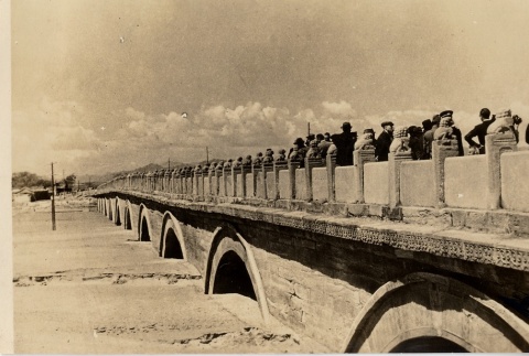 People gathered on the Luguo (Marco Polo) Bridge (ddr-njpa-6-120)